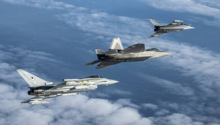 All star game… με F-22, F-35, EF-2000 & Rafale μαζί! (βίντεο)